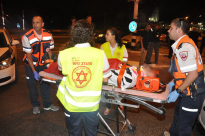 بالفيديو: اصابة شابين عرب بحادث طرق تسببت به الشرطة وسط مدينة الرملة